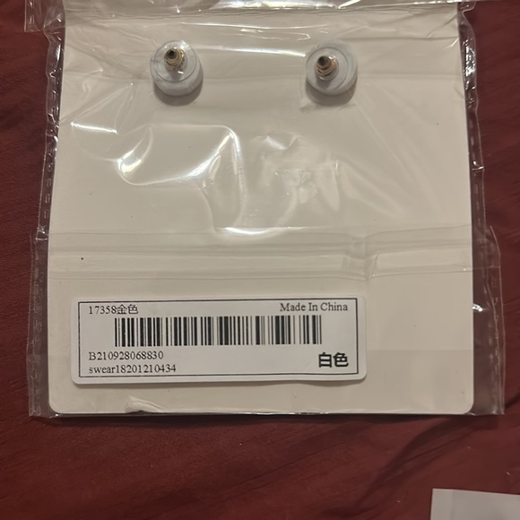 Pretty Earrings - Picture 4 of 4